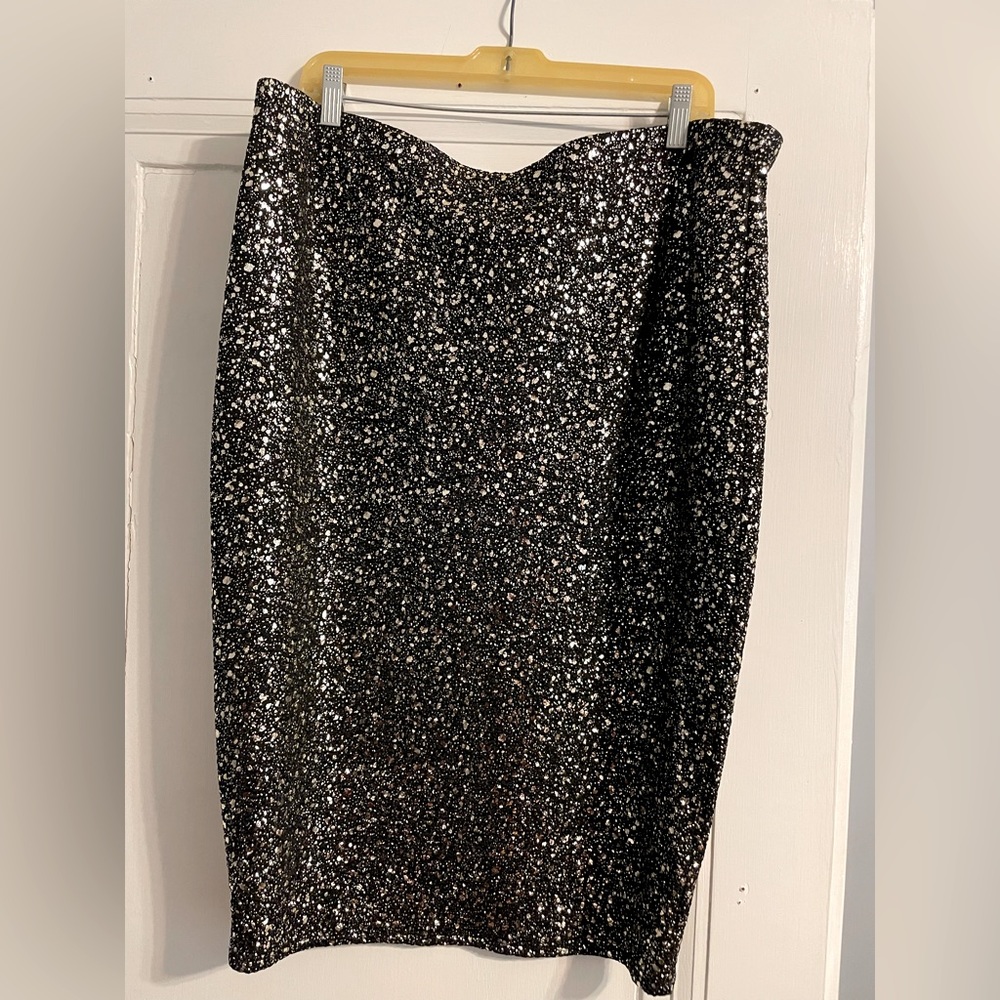 Black and gold pencil skirt